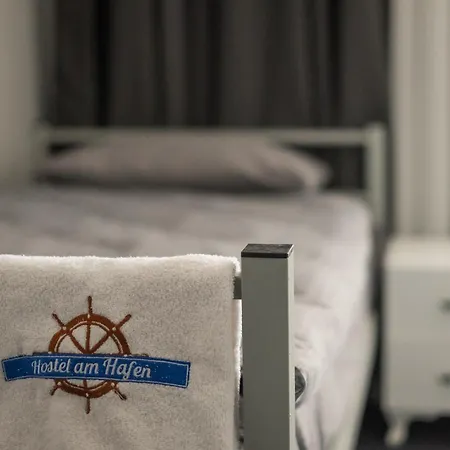 Am Hafen Hostal *